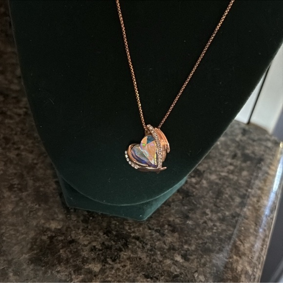 Swarovski Crystals Angel Wings 18k Gold filled
Heart 20" Necklace - Picture 2 of 5